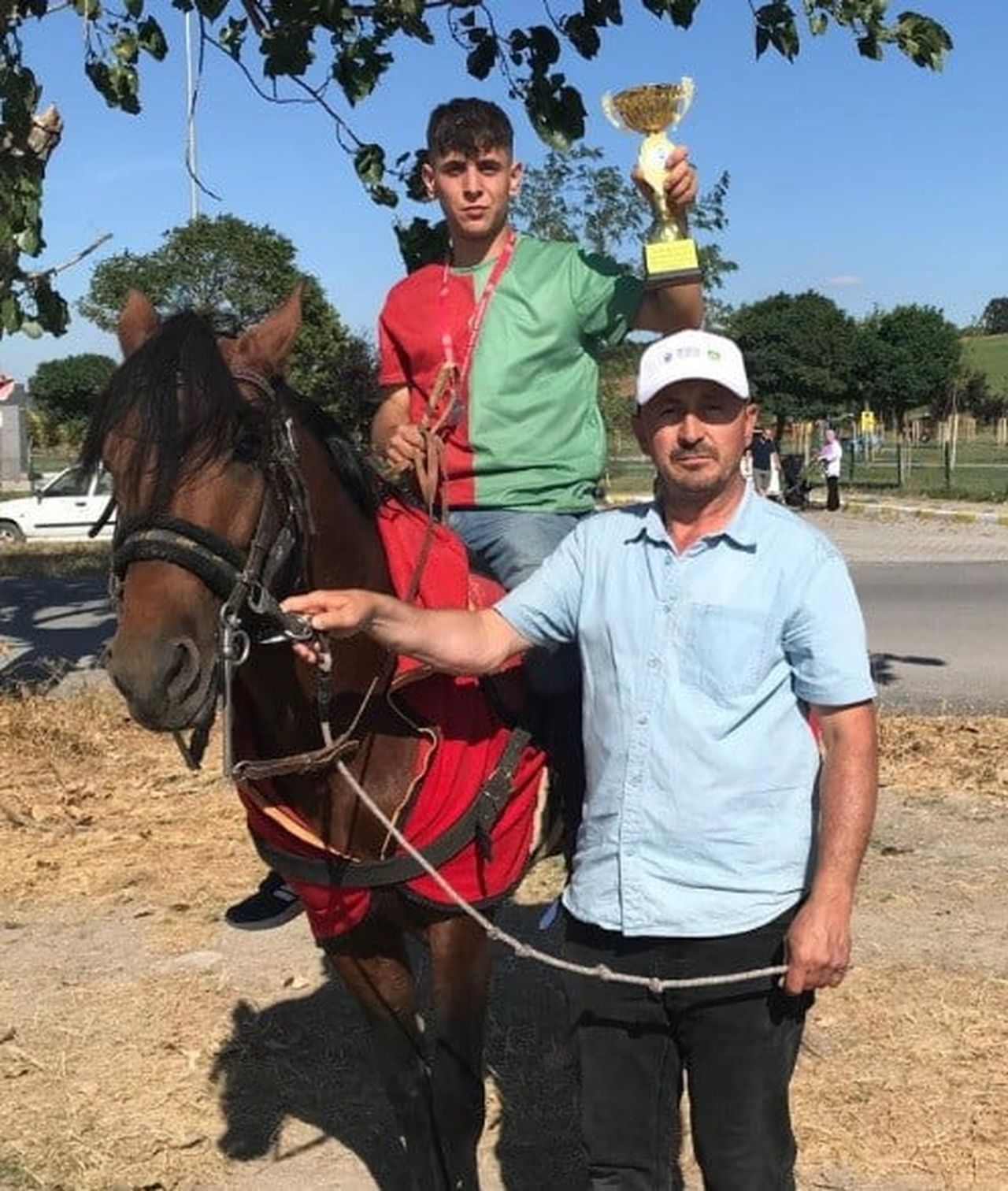 RAHVAN AT YARIŞLARINDAN KUPA İLE DÖNDÜ