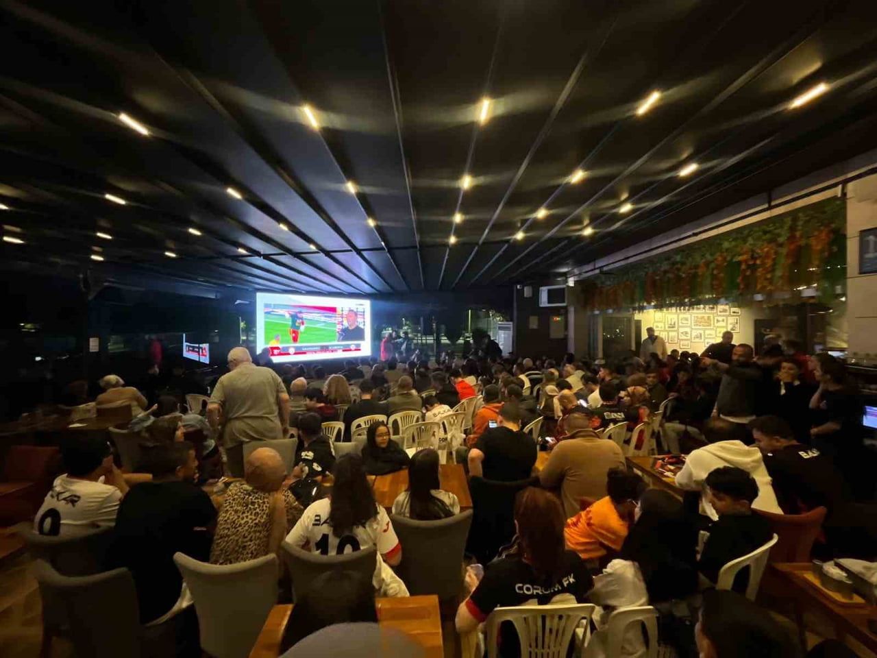TARİHİNDE İLK KEZ TRENDYOL SÜPER LİG’E YÜKSELEN ÇORUM FK'NİN TARAFTARLARI, TAKIMLARININ...