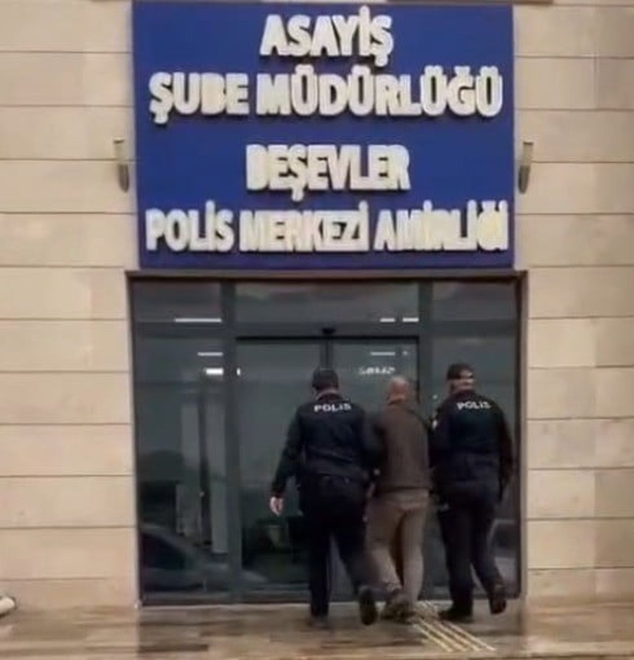 KİLİS’TE 37 YIL HAPİS CEZASIYLA ARANAN FİRARİ YAKALANDI