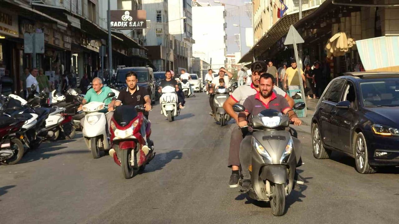 KİLİS'TE TRAFİĞE KAYITLI ARAÇLAR İÇERİSİNDE MOTOSİKLETLERİN AĞIRLIĞI DİKKAT ÇEKİYOR.