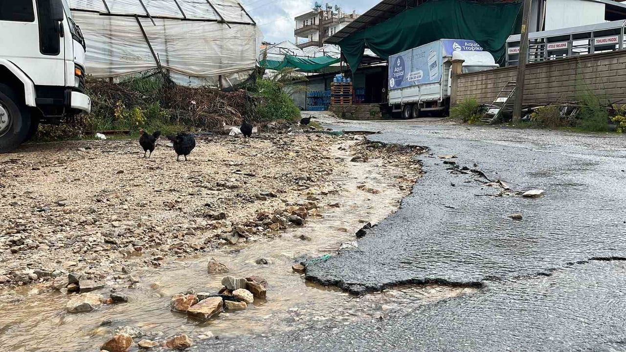 METEOROLOJİ 4. BÖLGE MÜDÜRLÜĞÜNÜN SARI KODLU UYARIDA BULUNDUĞU ALANYA’DA SABAH SAATLERİNDE ETKİLİ...