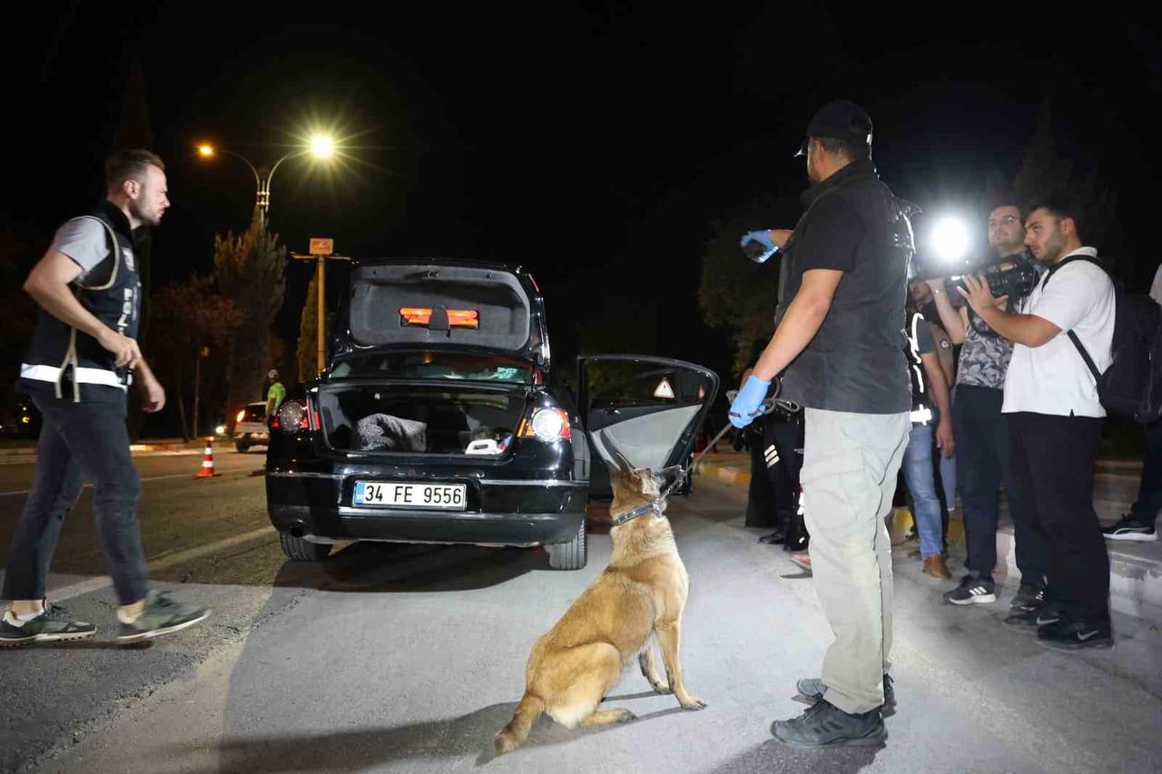 ELAZIĞ İL EMNİYET MÜDÜRLÜĞÜ TARAFINDAN KENT GENELİNDE ASAYİŞ, NARKOTİK, TERÖR VE TRAFİK GİBİ ÇOK...