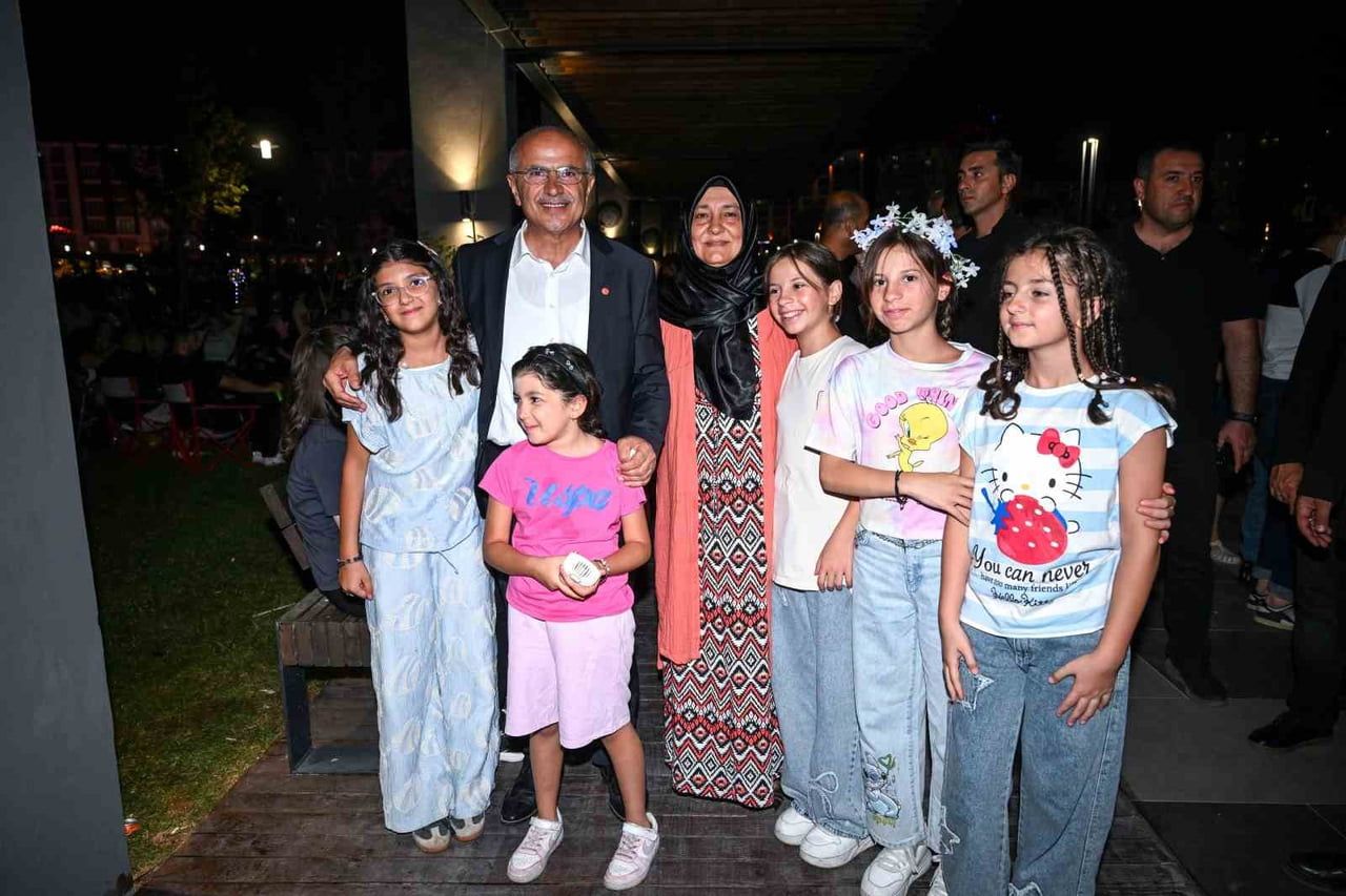 "VATANDAŞLARIMIZIN YÜZÜ GÜLÜNCE BİZİM DE YÜZÜMÜZ GÜLÜYOR"
