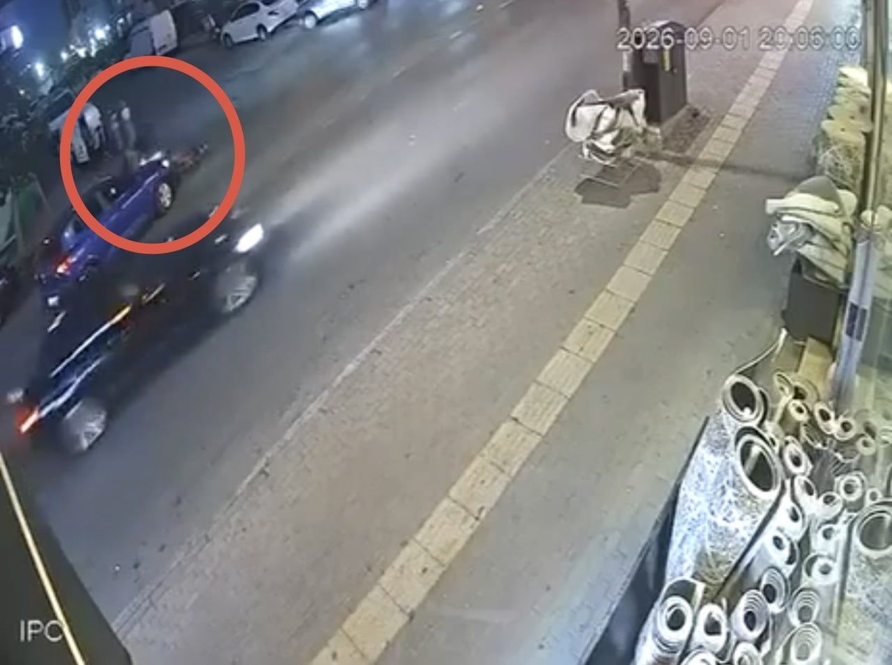 BURSA’DA ÖNÜNE ÇIKAN OTOMOBİLE DURAMAYARAK BÖYLE ÇAPRTI