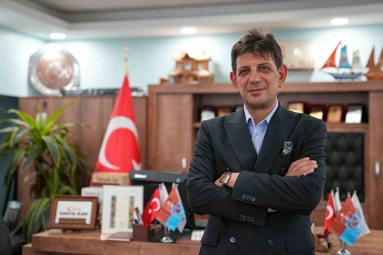 TRABZONLULAR FEDERASYONU GENEL BAŞKANI İSMAİL TURGUT ÖKSÜZ, SERGİLEDİĞİ FAİR PLAY DAVRANIŞI...