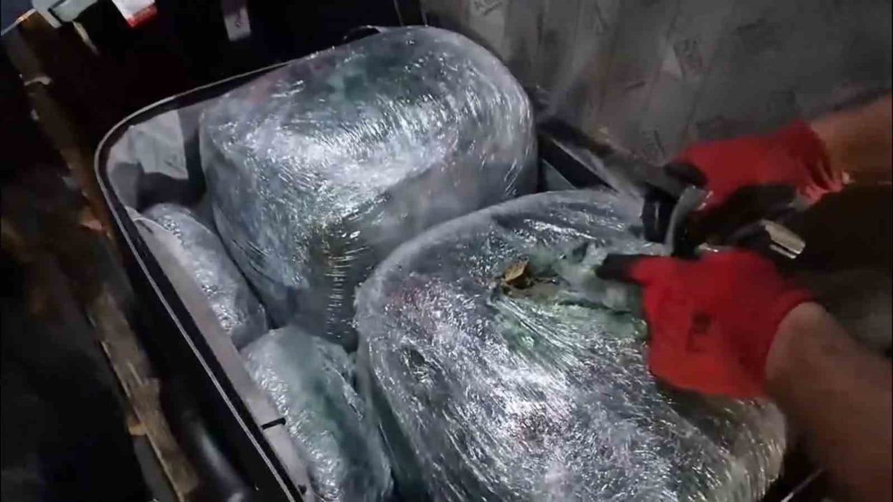 YOLCU OTOBÜSÜNDE 69 BİN KİŞİYİ ZEHİRLEYEBİLECEK UYUŞTURUCU ELE GEÇİRİLDİ