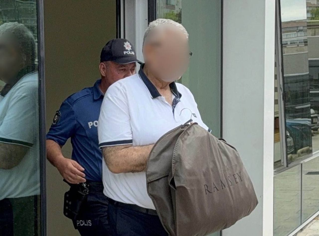 SAMSUN'UN TEKKEKÖY İLÇESİNDE ESKİ MOBİLYA MAĞAZASINDA ÇIKAN SİLAHLI KAVGADA ESKİ ORTAĞINI SİLAHLA...