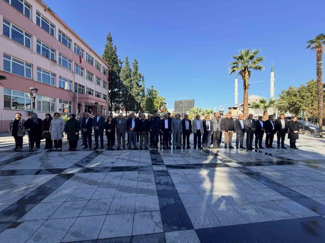 SARIGÖL’DE 19 EKİM MUHTARLAR GÜNÜ DOLAYISIYLA DÜZENLENEN TÖRENDE İLÇEDE GÖREV YAPAN 35 MUHTAR BİR...