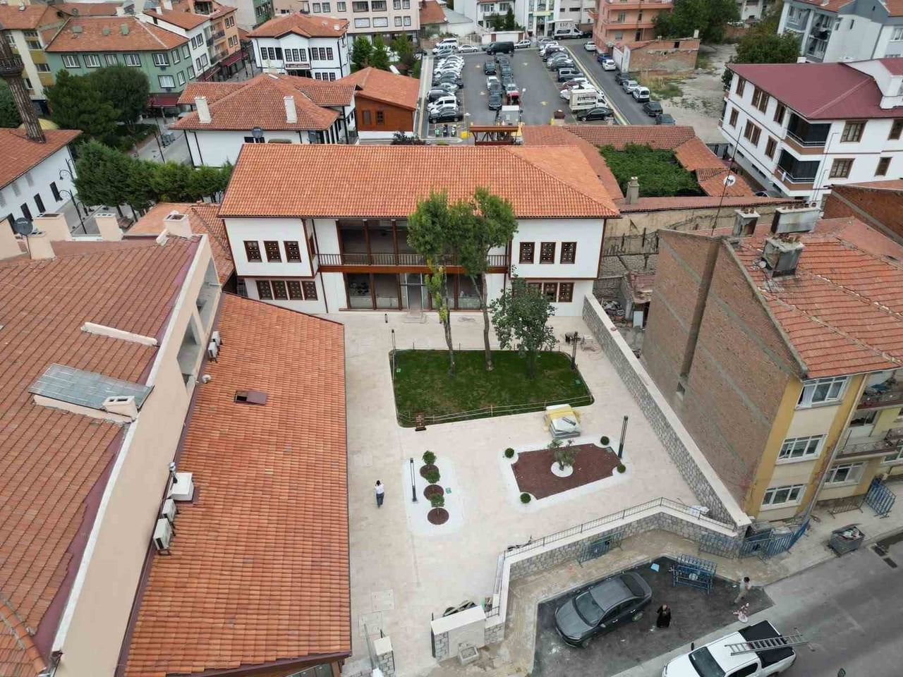 ÇORUM BELEDİYESİ TARAFINDAN KÜLTÜR YOLU PROJESİ KAPSAMINDA RESTORE EDİLEN TARİHİ "İKİZ KONAK"...
