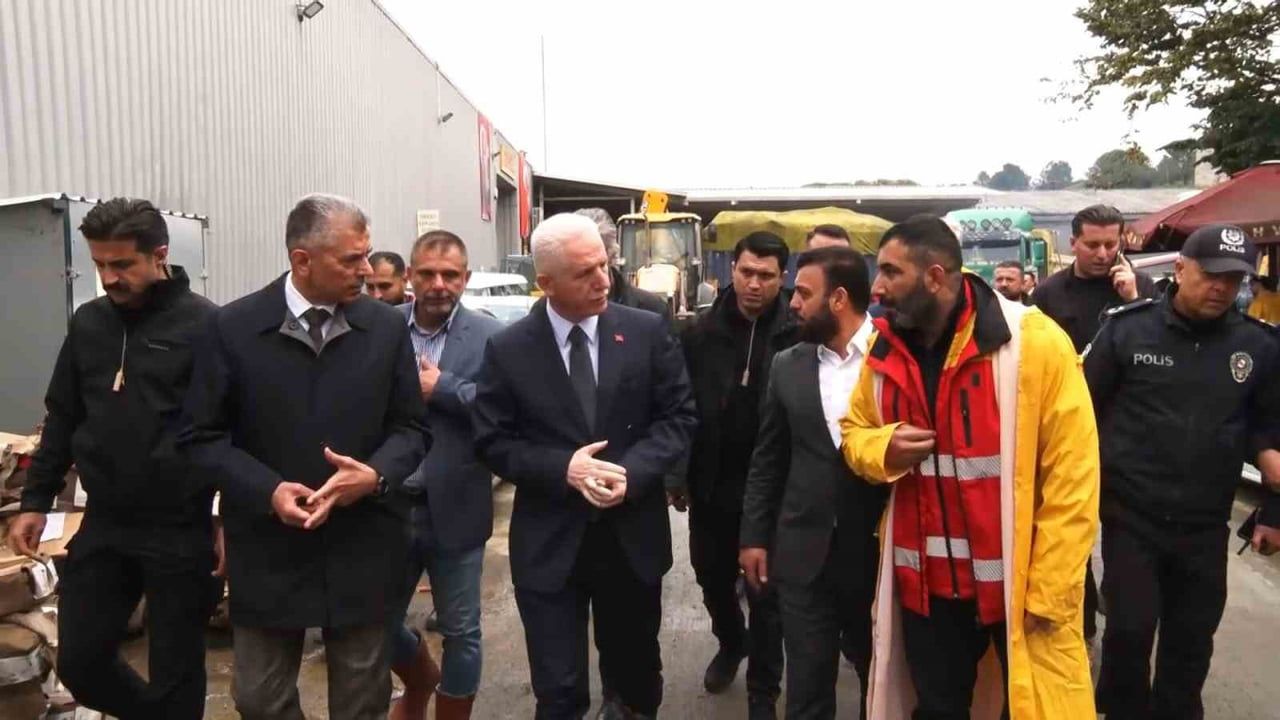 İSTANBUL VALİSİ DAVUT GÜL, EYÜPSULTAN KEMERBURGAZ'DA SELDEN ETKİLENEN NOKTALARDA İNCELEMELERDE...