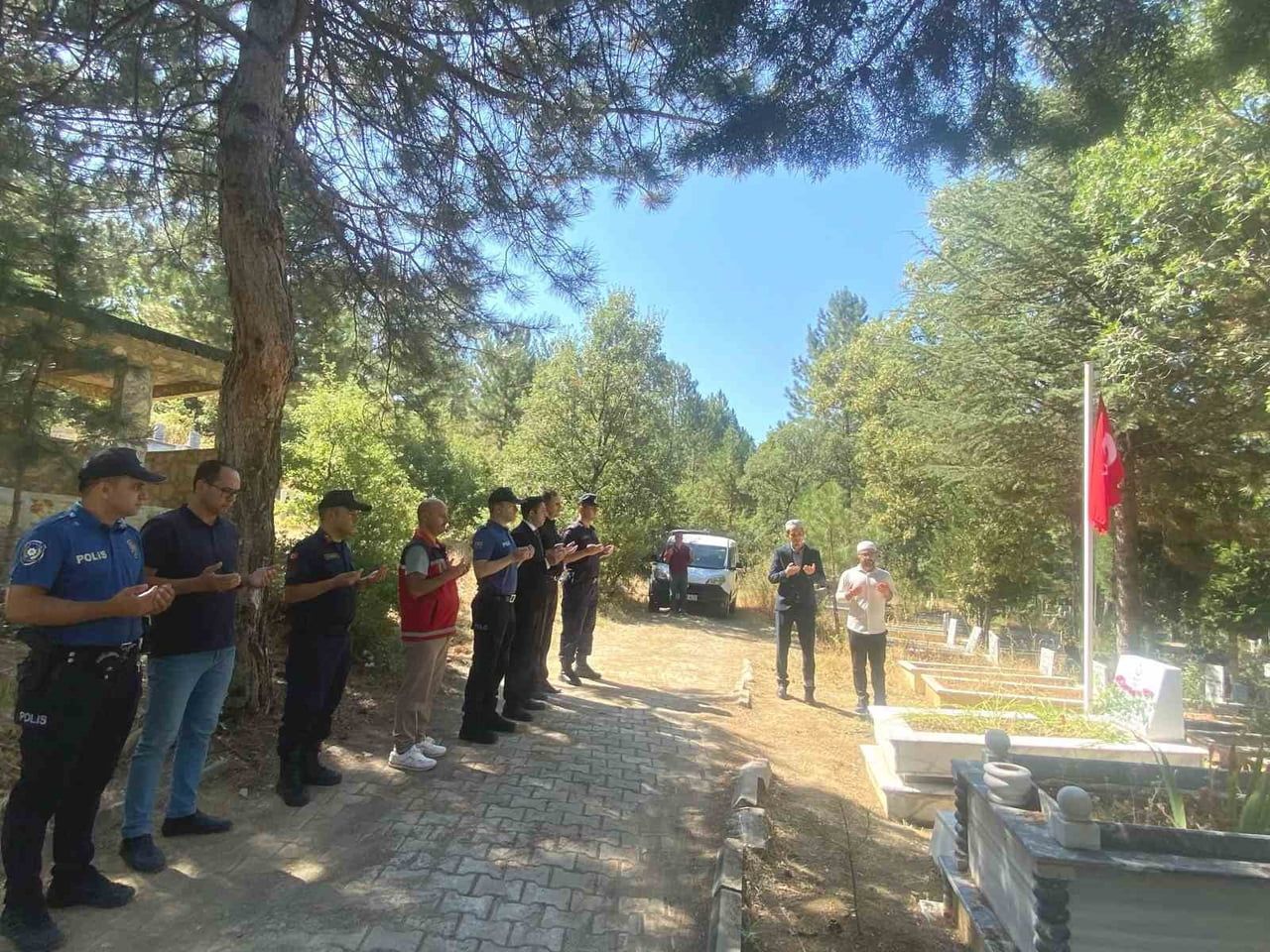 ŞAPHANE’DE ŞEHİT İLYAS ERCAN ASLAN KABRİ BAŞINDA ANILDI