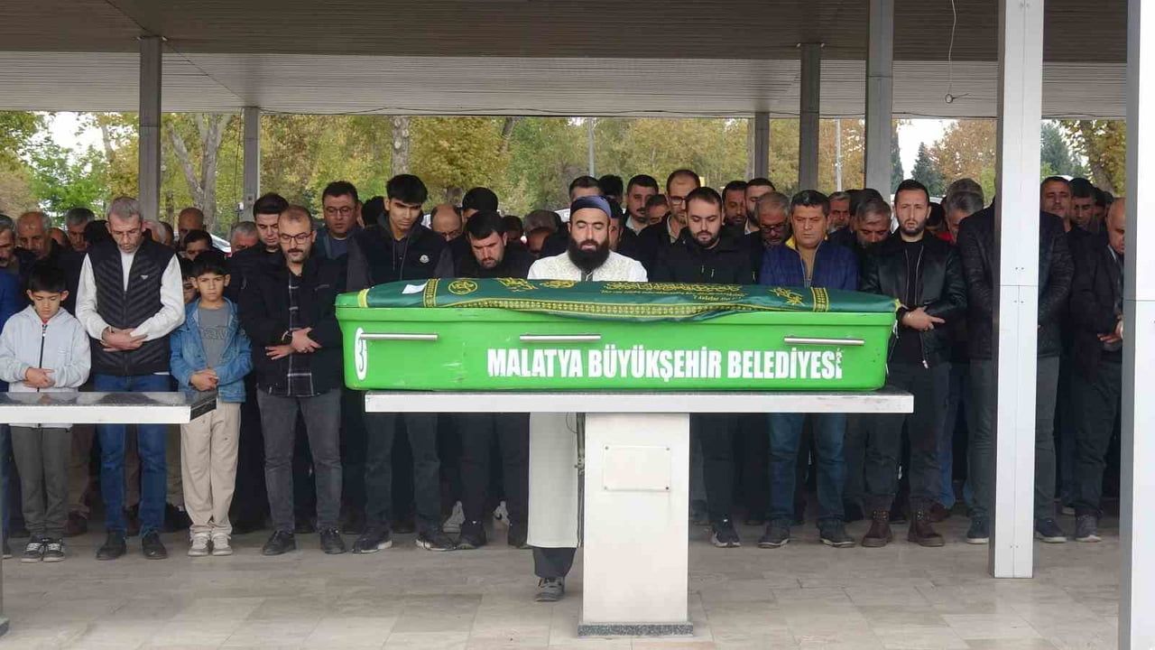 AMASYA'DA İŞE GİDERKEN BİSİKLETİNİN KONTROLÜNÜ KAYBEDEREK DÜŞEREK HAYATINI KAYBEDEN ADLİYE...