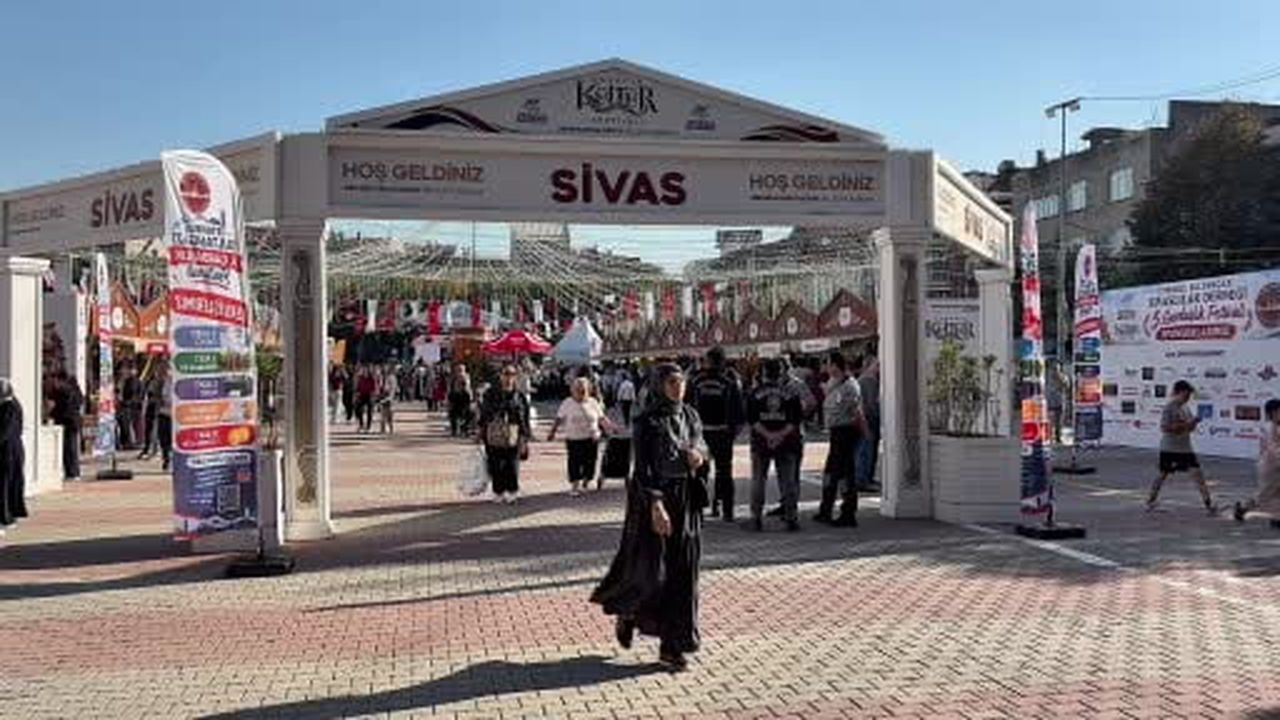 Sultangazi’de 5’inci ‘Sivas Gardaşlık Günleri’nde’ birlik ve beraberlik mesajları...
