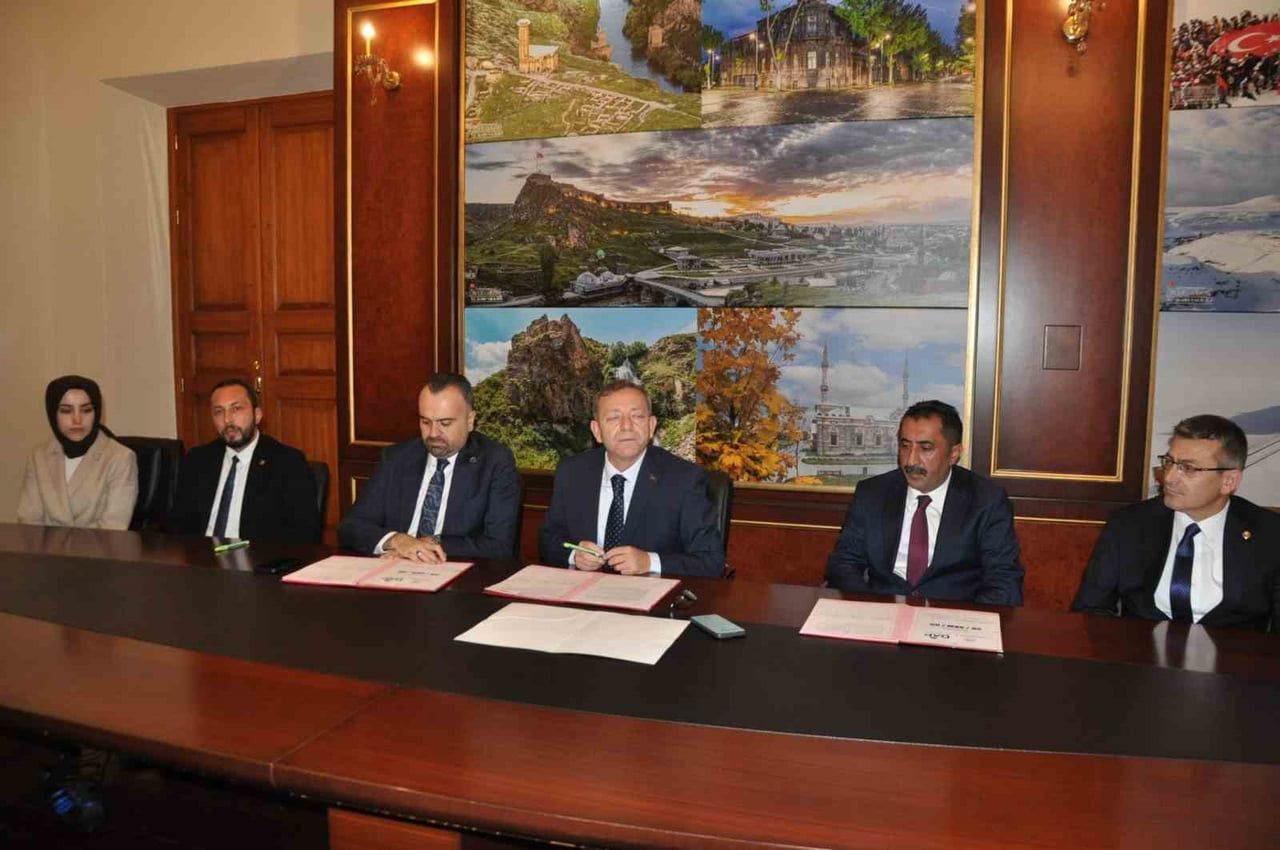 KARS’TA TARİHİ MAZLUM AĞA HAMAMI YENİDEN HAYAT BULACAK(KARS-İHA)