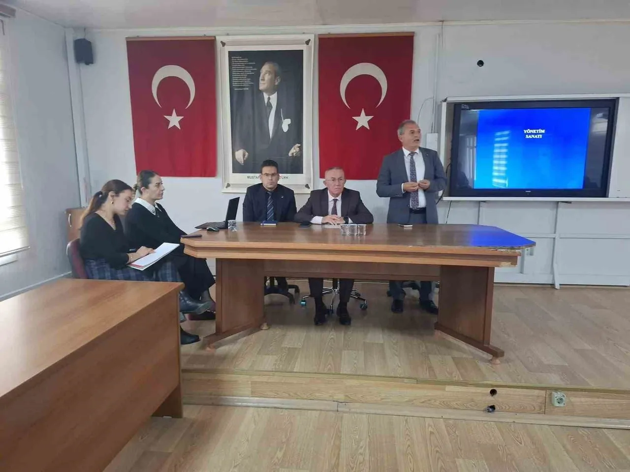SARIGÖL İLÇE MİLLİ EĞİTİM MÜDÜRÜ YILDIRAY DEMİRTAŞ BAŞKANLIĞINDA DÜZENLENEN TOPLANTIDA OKUL...