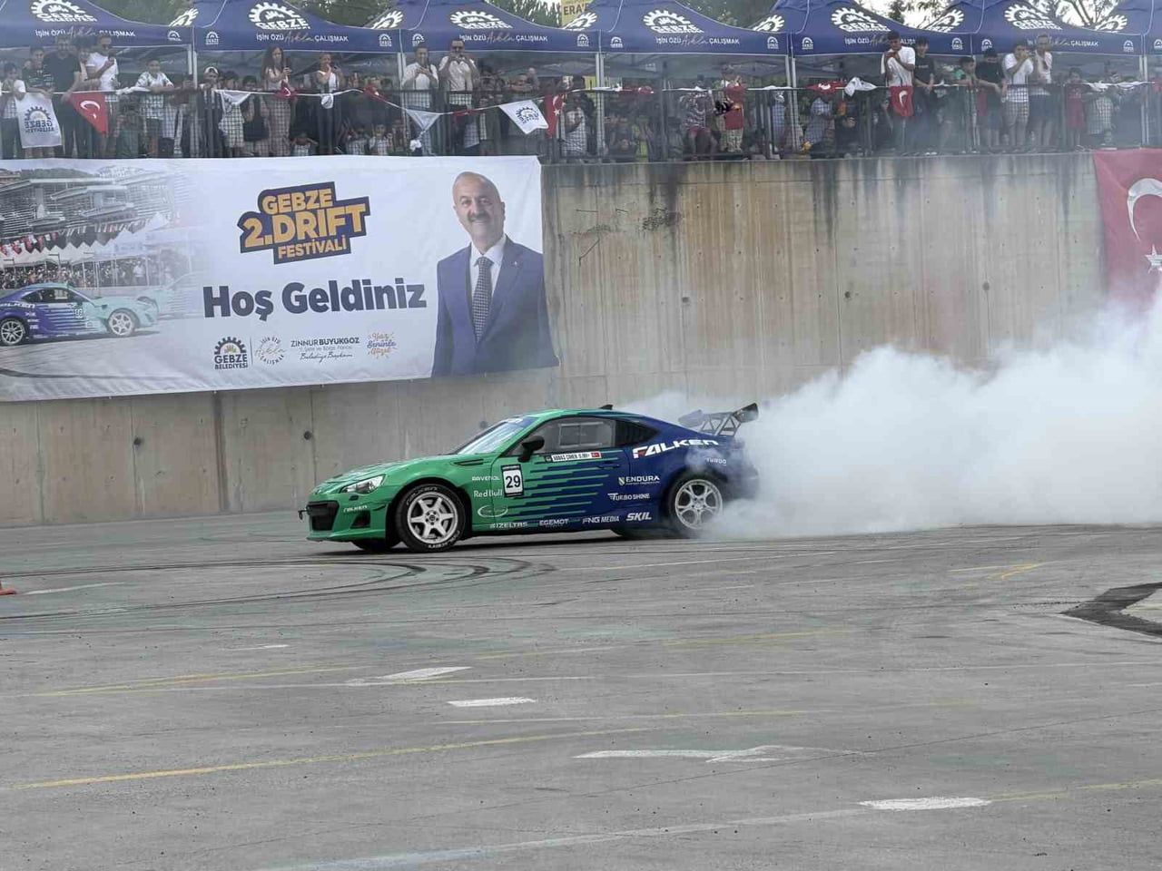 KOCAELİ’NİN GEBZE İLÇESİNDE DÜZENLENEN 2. DRİFT FESTİVALİ’NDE 4 PİLOTUN MODİFİYE ARAÇLARLA...