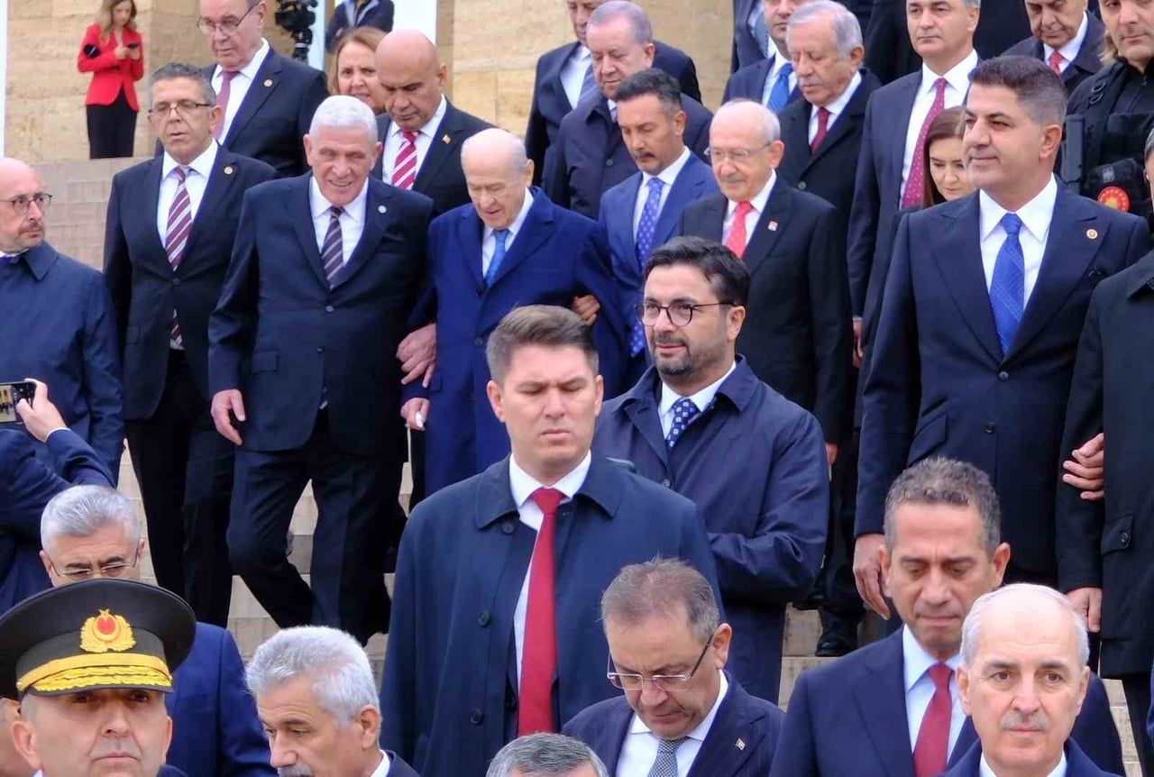 29 EKİM CUMHURİYET BAYRAMI KUTLAMALARI İÇİN ANITKABİR'DEKİ TÖRENE KATILAN MİLLİYETÇİ HAREKET...