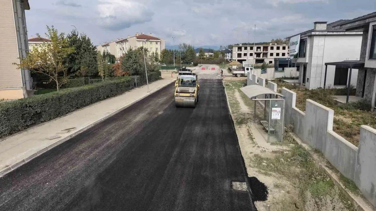 DÜZCE BELEDİYE’SİNİN ASFALT ÇALIŞMALARI DARICI MAHALLESİ’NDE SERİM TAMAMLANDI EKİPLER...