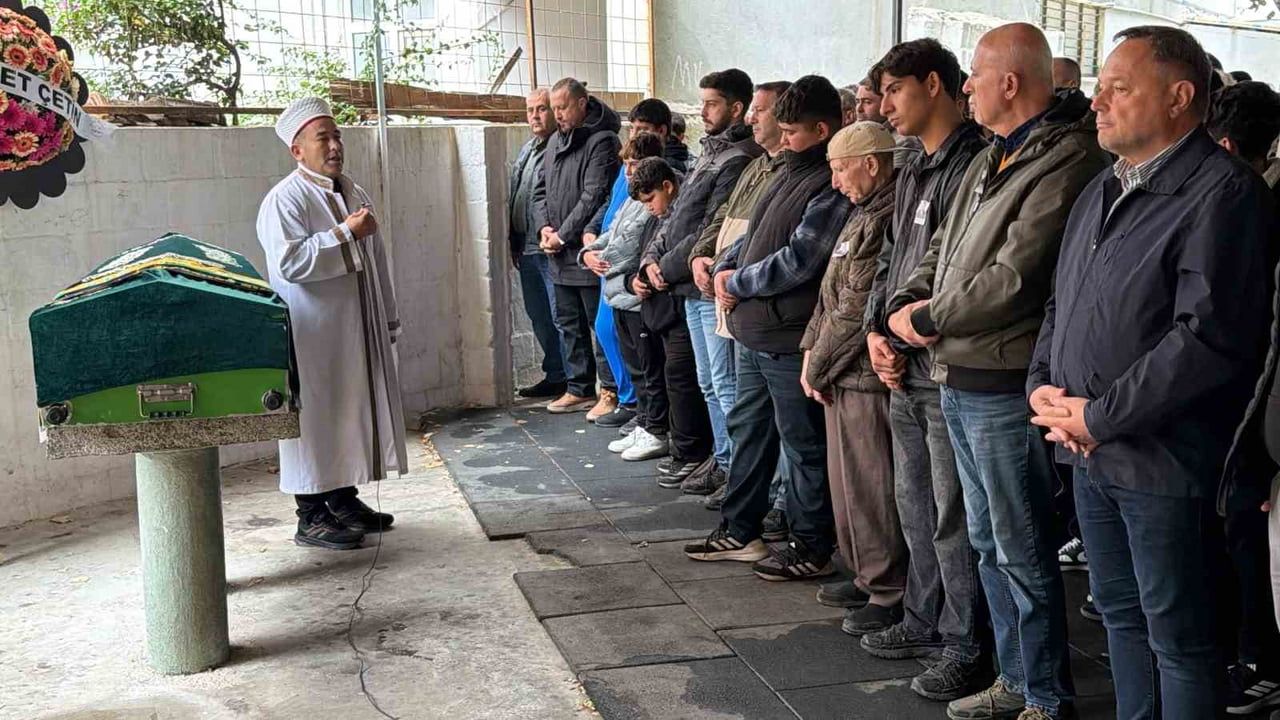 BALIKESİR'İN EDREMİT İLÇESİNDE BÜYÜK BİR ÜZÜNTÜYE NEDEN OLAN MOTOSİKLET KAZASINDA HAYATINI...