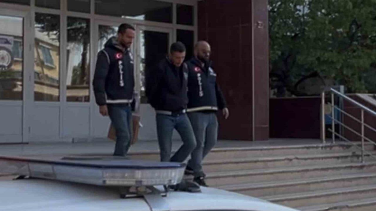 KIRIKKALE'DE ESKİ EŞİNİN YAŞADIĞI EVİ TEHDİTLER SAVURARAK ATEŞE VEREN ŞAHIS, POLİS EKİPLERİNCE...