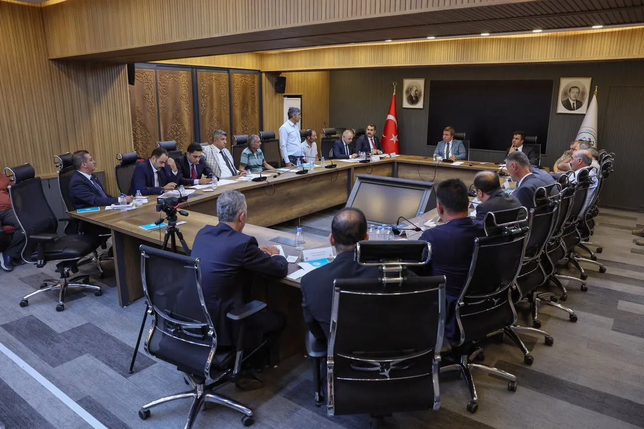 ERZİNCAN’DA MUHTARLARLA İSTİŞARE TOPLANTISI: TALEPLER TEK TEK DİNLENDİ