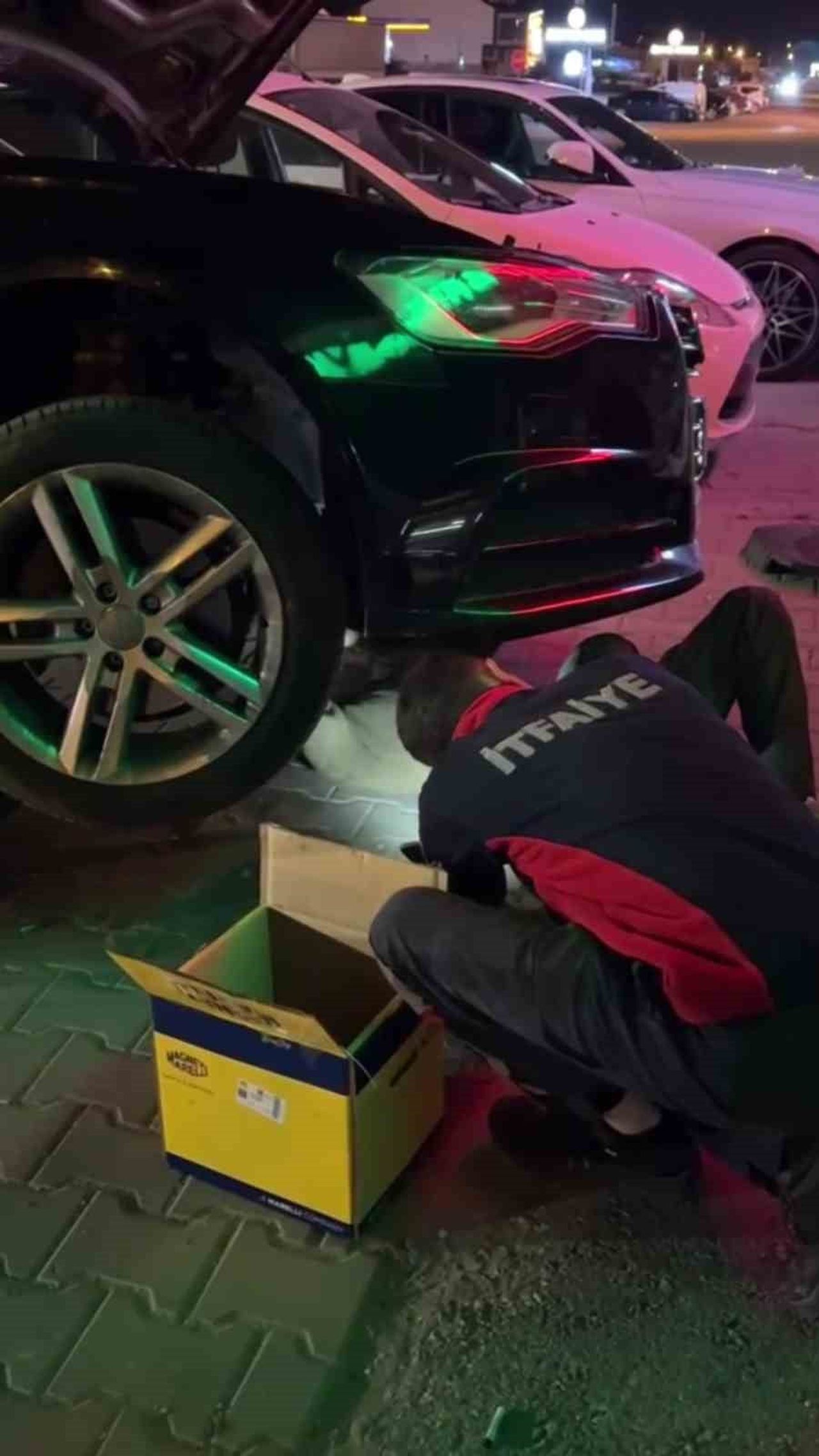 FRANSA’DAN YOLA ÇIKAN AİLENİN OTOMOBİLİNİN MOTOR BÖLÜMÜNE YUNANİSTAN’DA GİRDİĞİ DEĞERLENDİRİLEN...