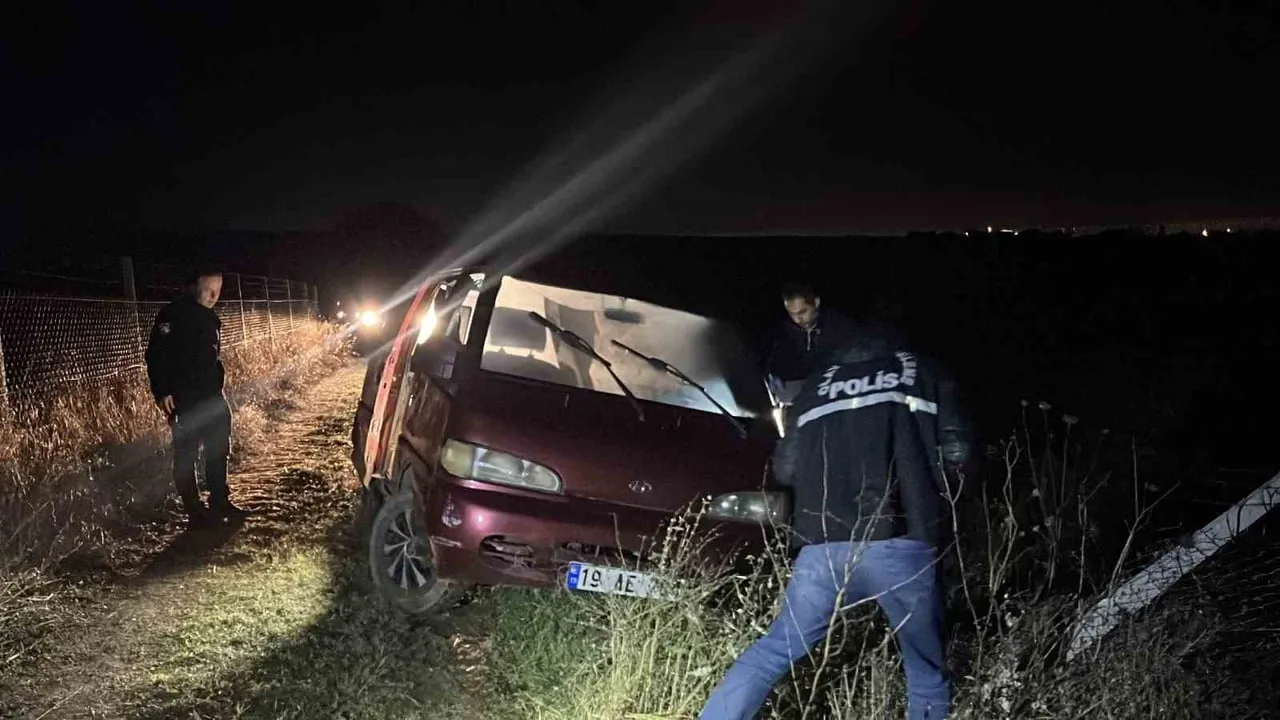 ÇORUM'DA KAYIP İHBARI ÜZERİNE 3 GÜNDÜR ARANAN İNŞAAT USTASI, TEL ÖRGÜYE ÇARPMIŞ MİNİBÜSÜNDE BAYGIN...