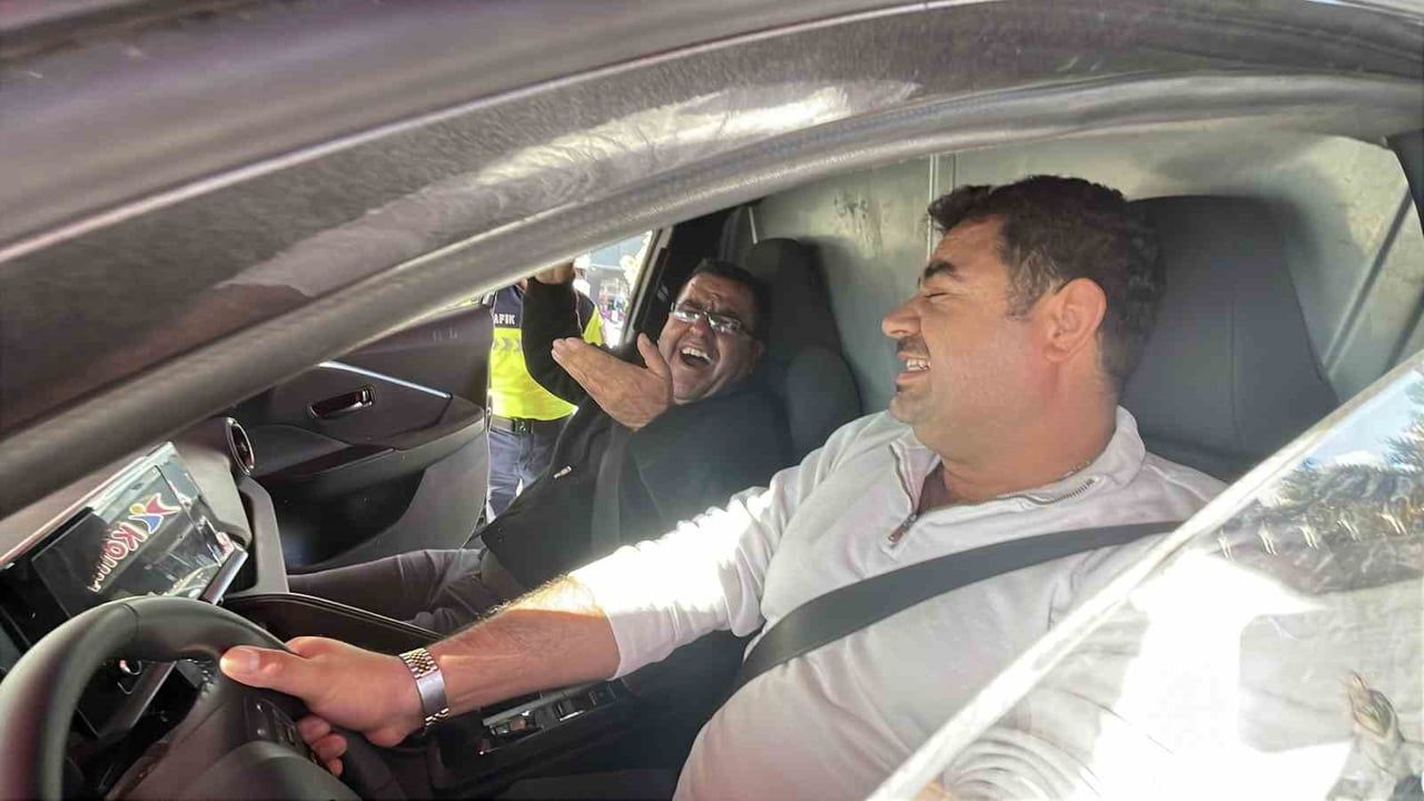 KARAMAN'DA JANDARMA EKİPLERİ, EMNİYET KEMERİNİN TRAFİK KAZALARINDA HAYAT KURTARICI ROLÜNÜ...