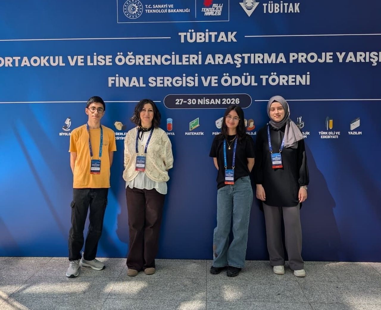 MATEMATİK ÖĞRETMENİ ESRA İNAN DANIŞMANLIĞINDA ÇALIŞMALARINI SÜRDÜREN ÖĞRENCİLER EMRE MERT...