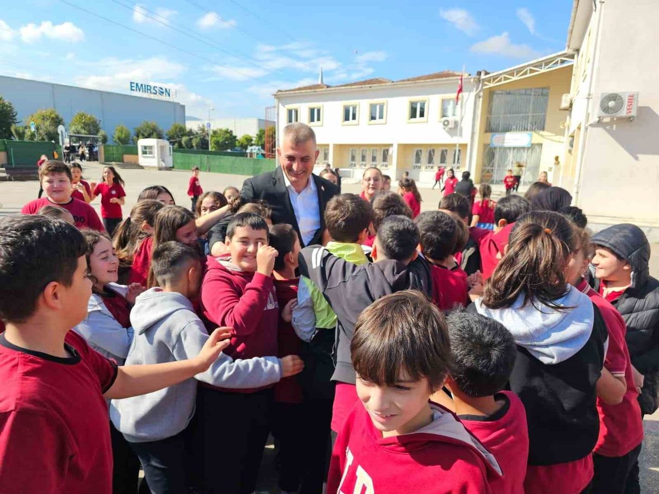 GÖLCÜK'TE YIKIM KARARI VERİLEN YAZLIK İLKOKULU'NUN ÖĞRENCİLERİNİN EĞİTİMLERİNİN AKSAMAMASI...