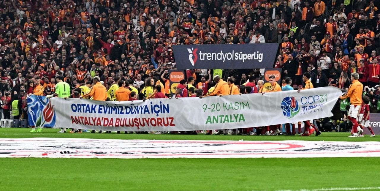 TRENDYOL SÜPER LİG’İN 9. HAFTASINDA KULÜPLER SAHAYA COP31 PANKARTIYLA ÇIKTI.