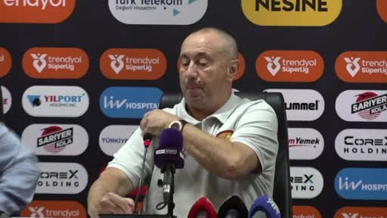 Göztepe Teknik Direktörü Stanimir Stoilov, geçen yıl da birçok hakem hatasına maruz kaldıklarını...