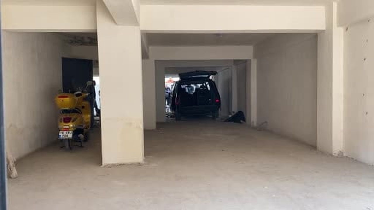 Krikodan kayan aracın altında kalan adam ağır yaralandı