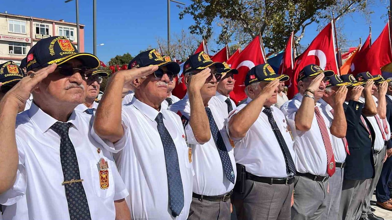 ÇANAKKALE’DE, 19 EYLÜL GAZİLER GÜNÜ DOLAYISIYLA ÇELENK TÖRENİ DÜZENLENDİ.