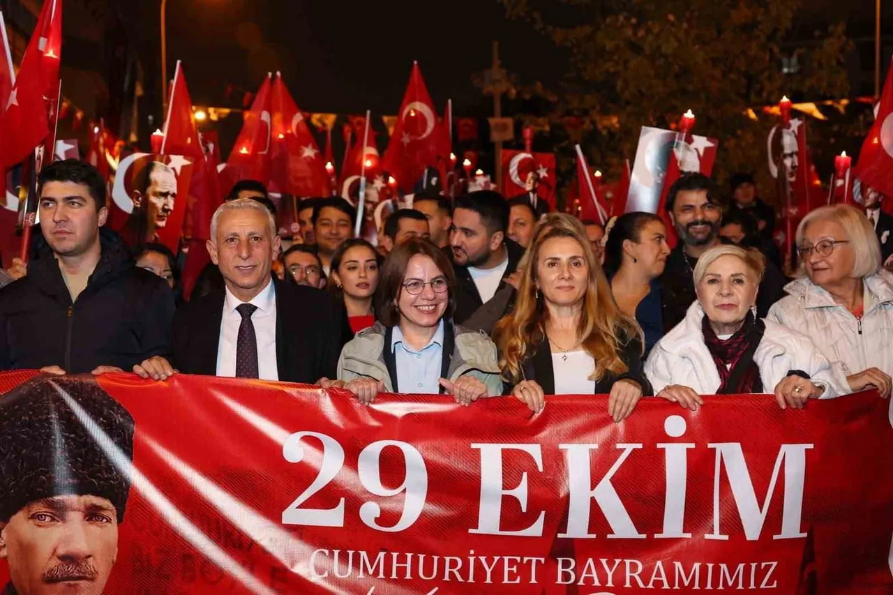MALTEPE BELEDİYE BAŞKANI ESİN KÖYMEN’İN DE KATILDIĞI YÜRÜYÜŞTE BAŞKAN YARDIMCILARI, BİRİM...