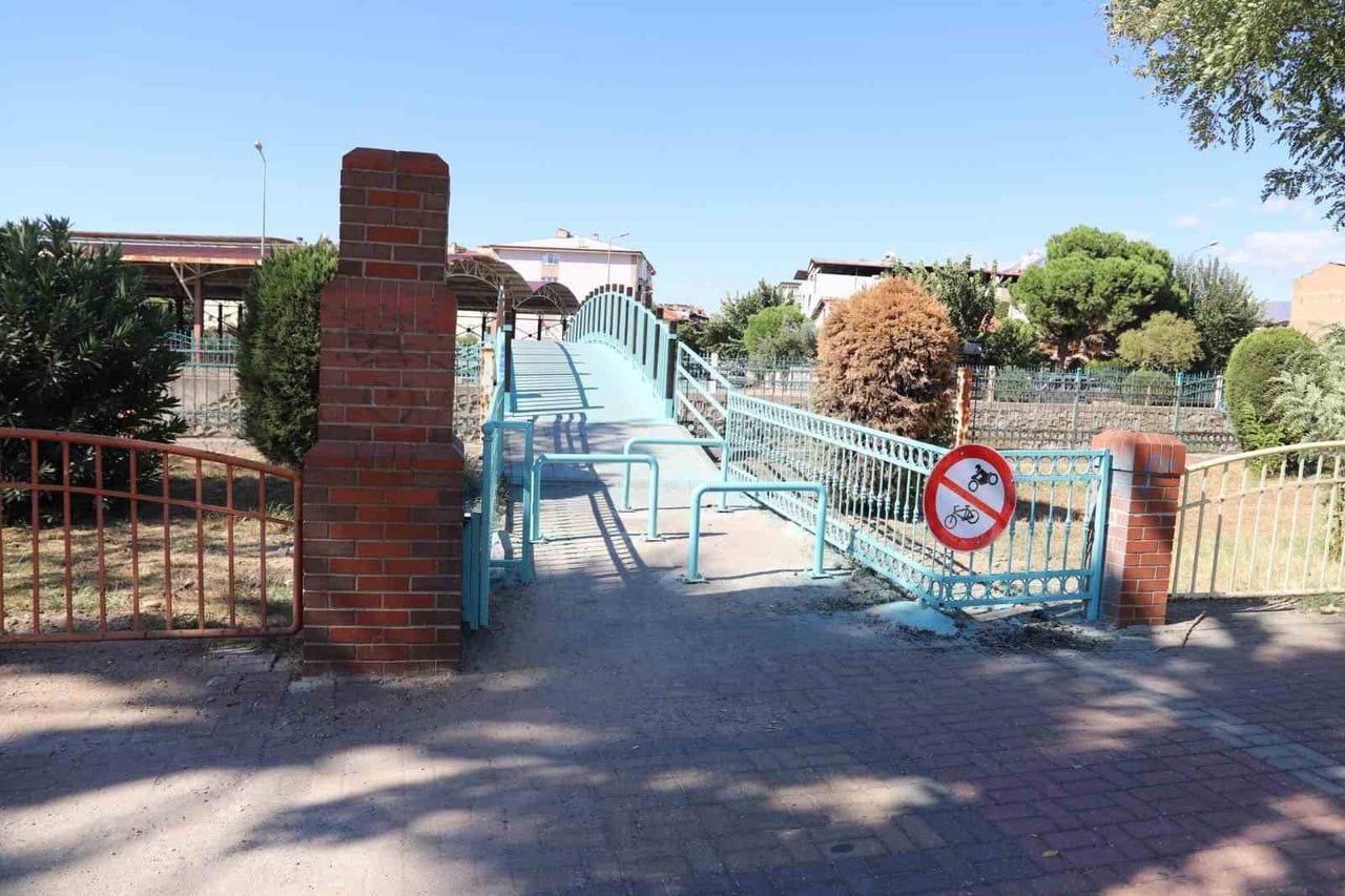 NAZİLLİ BELEDİYESİ, YEŞİL MAHALLE ÇAYI ÜZERİNDE YENİLEME VE GÜÇLENDİRME ÇALIŞMALARINI TAMAMLADIĞI...