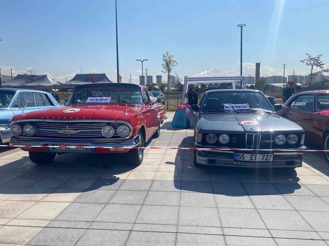 BİRBİRİNDEN ÖZEL ARAÇLARIN SERGİLENDİĞİ ‘KLASİK OTOMOBİL FESTİVALİ’, RENKLERİ, TASARIMLARI VE...