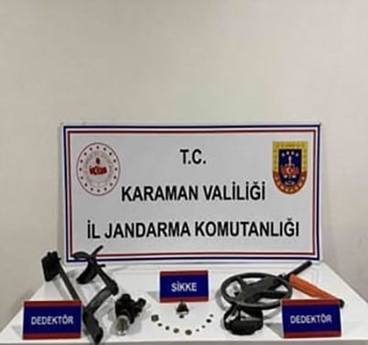 KARAMAN'DA JANDARMA EKİPLERİNİN GERÇEKLEŞTİRDİĞİ ASAYİŞ DENETİMLERDE ARANAN 80 KİŞİ YAKALANIRKEN...