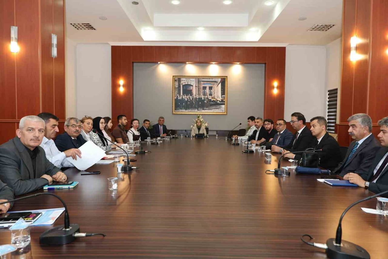ERZURUM’DA HAYAT BOYU ÖĞRENME FAALİYETLERİNİN MEVCUT DURUMU VE ÖNÜMÜZDEKİ DÖNEME AİT PLANLAMALARIN...