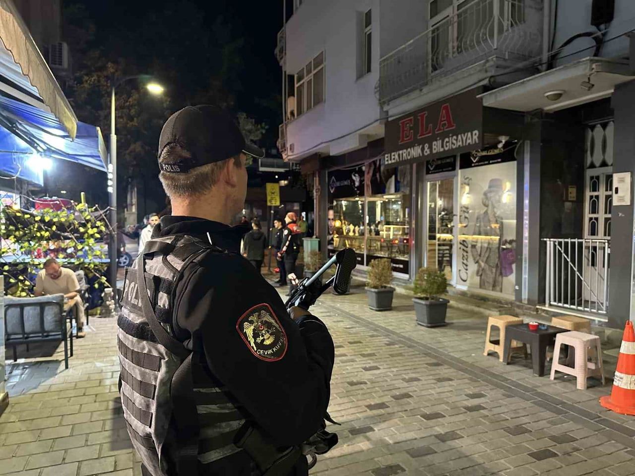 UŞAK’TA EMNİYET VE JANDARMA EKİPLERİNCE GERÇEKLEŞTİRİLEN ‘HUZUR VE GÜVEN UYGULAMASINDA’ ÇEŞİTLİ...