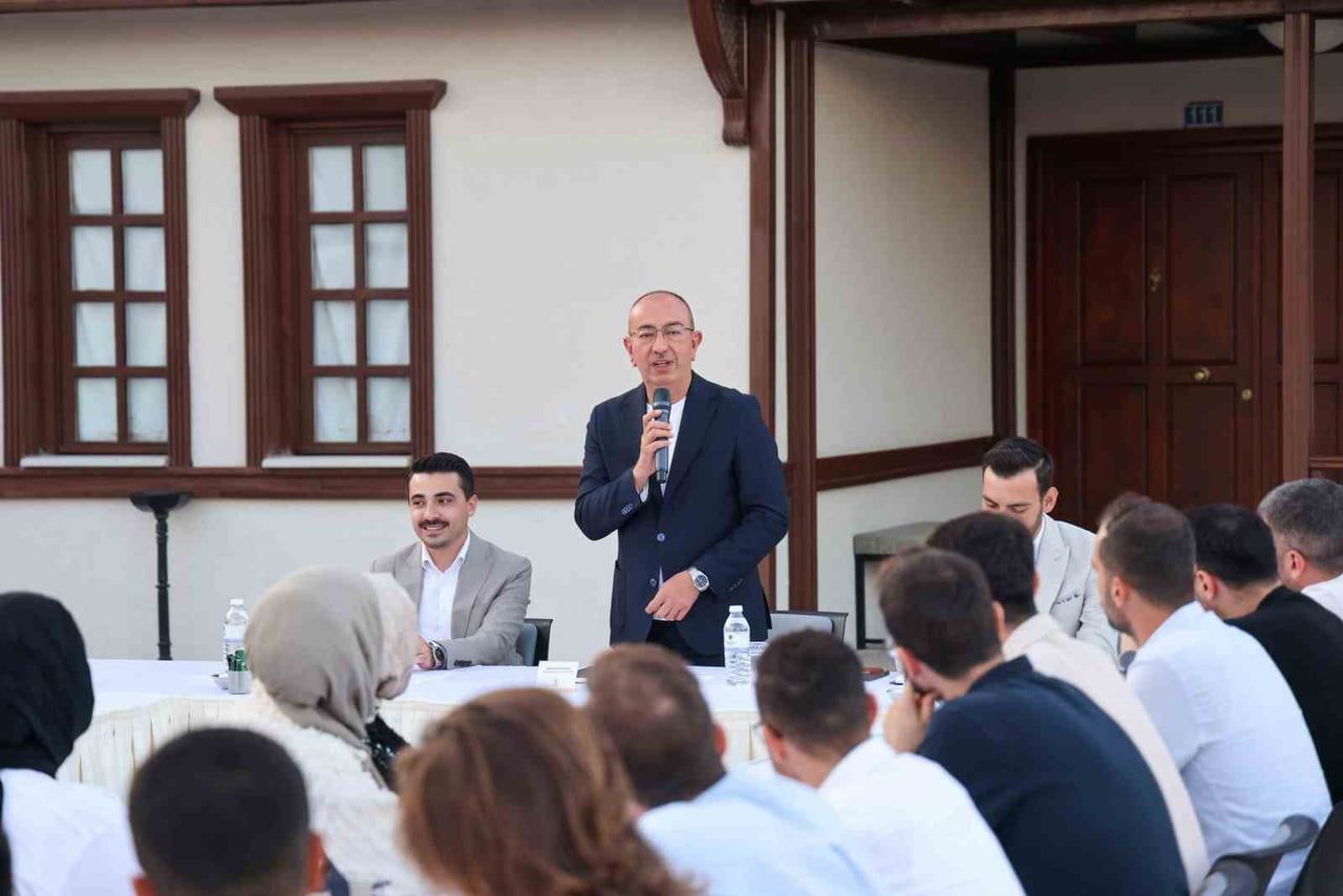 KONYA’NIN MERKEZ MERAM İLÇE BELEDİYE BAŞKANI MUSTAFA KAVUŞ, AK PARTİ GENÇLİĞİ İLE MERAM ŞEHİR VE...