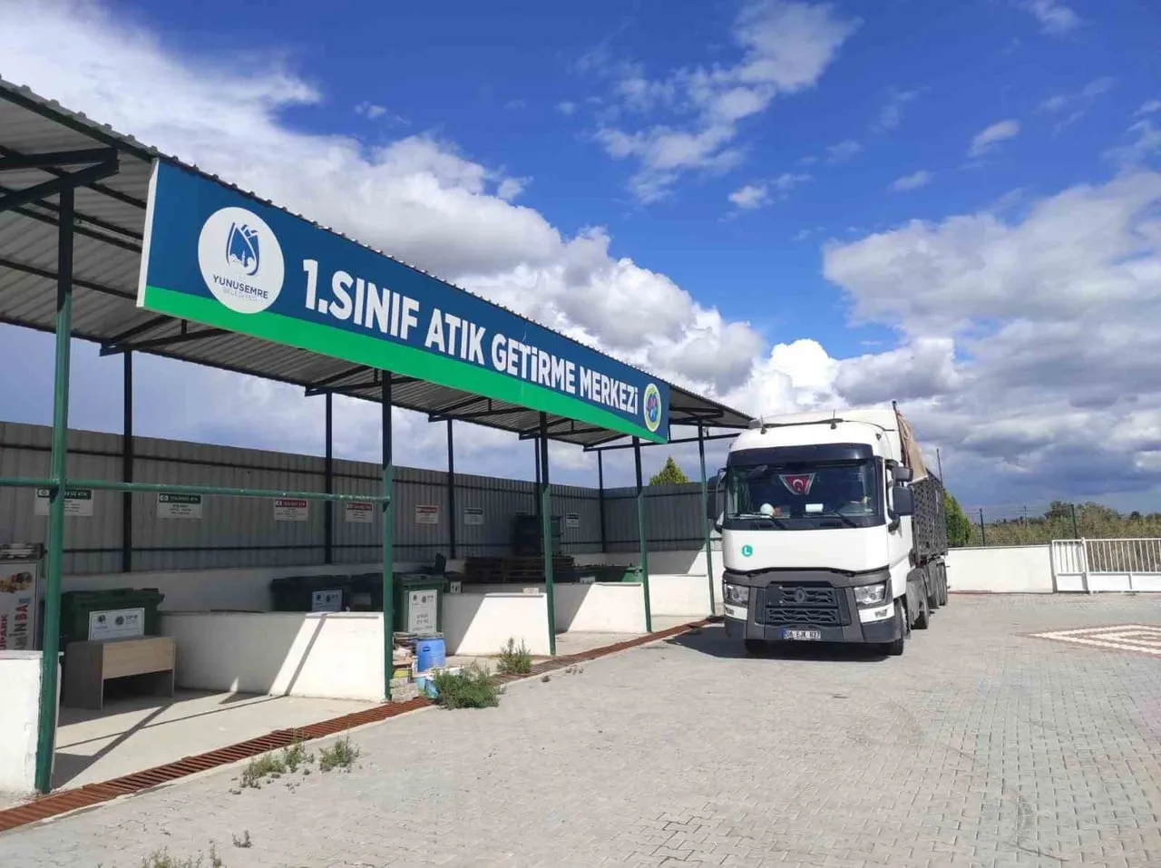 YUNUSEMRE BELEDİYESİ, ÇEVRE VE İNSAN SAĞLIĞINI KORUMAK AMACIYLA YÜRÜTTÜĞÜ ÇALIŞMALAR KAPSAMINDA...