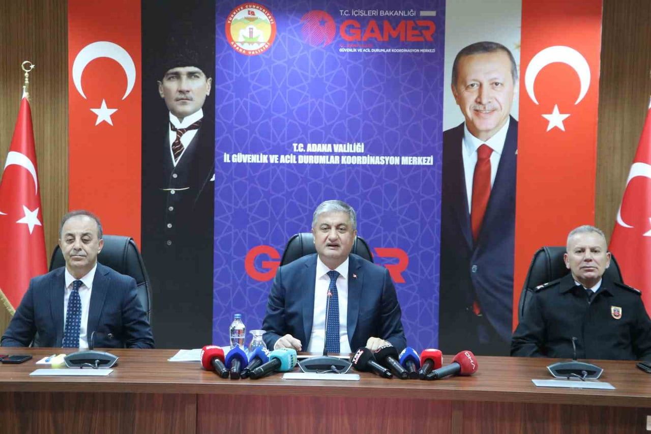 ADANA VALİSİ MUSTAFA YAVUZ (ORTADA), İL GÜVENLİK, ASAYİŞ DEĞERLENDİRME VE KOORDİNASYON...