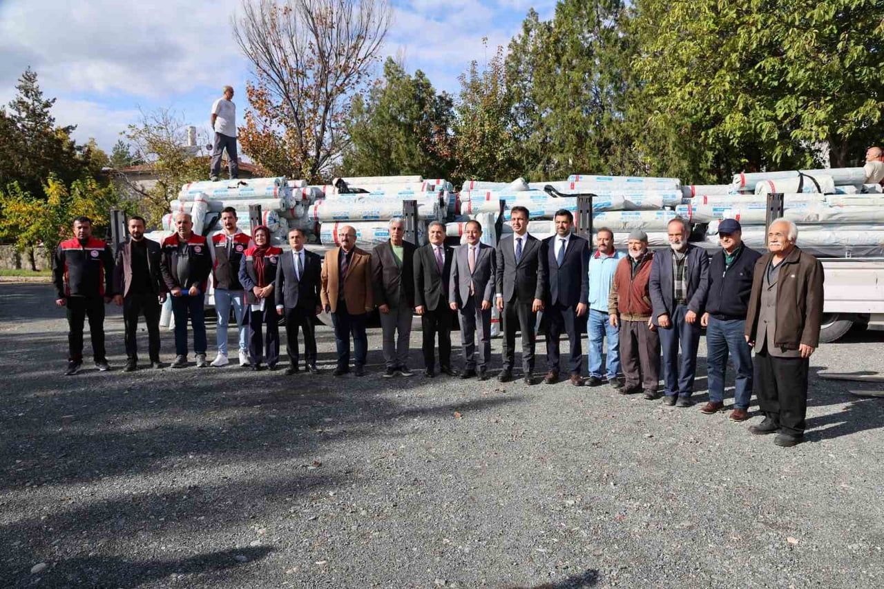 ERZİNCAN'DA 28 ÜRETİCİYE 15,5 TON SERA ÖRTÜSÜ DESTEĞİ SAĞLANDI