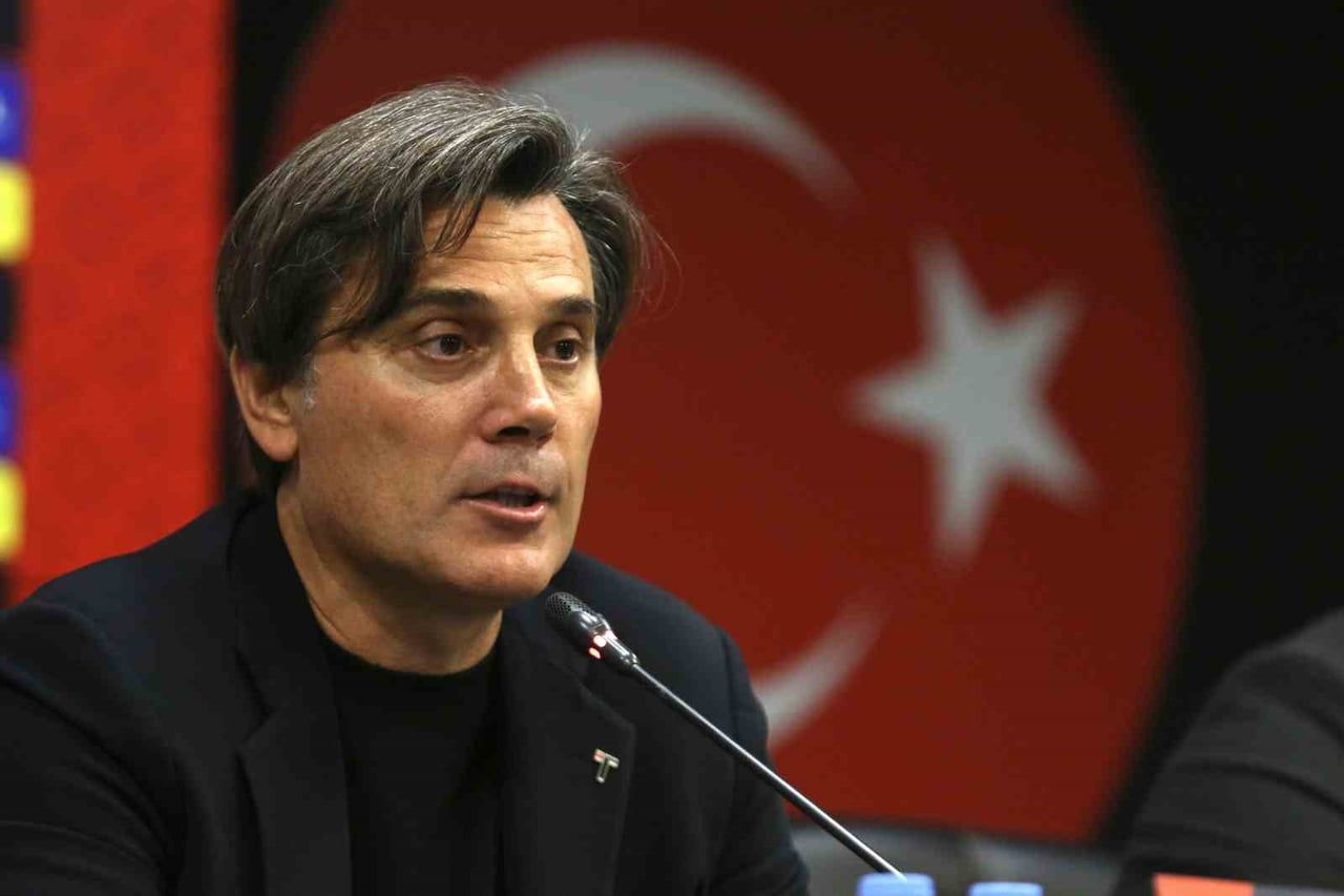 TÜRKİYE A MİLLİ FUTBOL TAKIMI TEKNİK DİREKTÖRÜ VİNCENZO MONTELLA MAÇTAN SONRA YAPTIĞI...