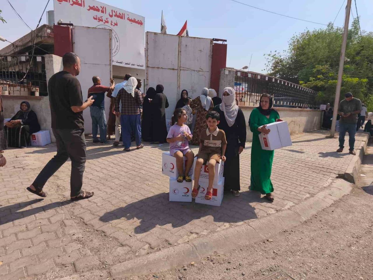 TÜRK KIZILAY, IRAK VE KOMŞU ÜLKELERDE BAŞLATTIĞI YARDIM KAMPANYASI KAPSAMINDA KERKÜK KENTİNDE 500...