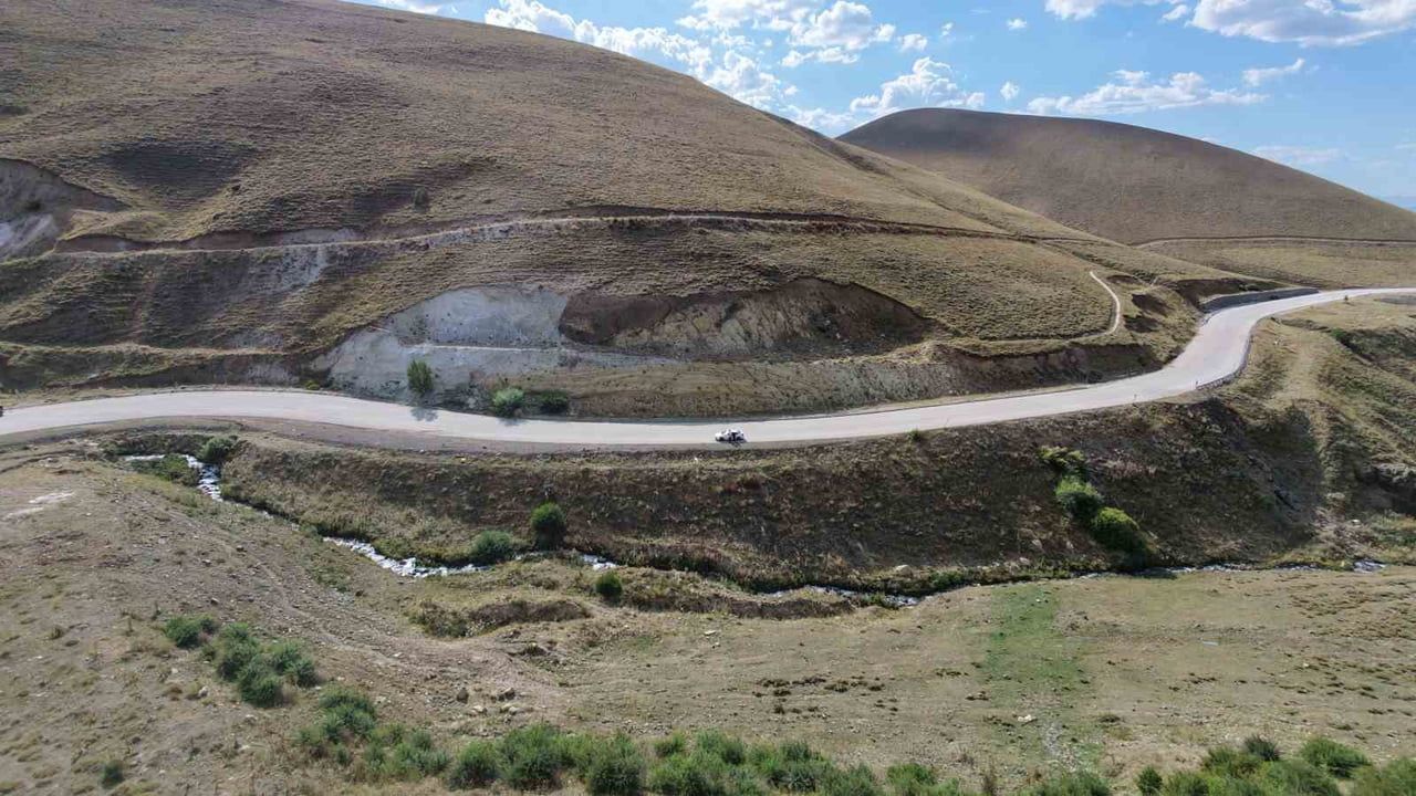 ERZURUM’DA, ARAÇLARIN MOTORU ÇALIŞMADAN VE VİTES BOŞTAYKEN YOKUŞ YUKARI HAREKET ETTİĞİ YAKLAŞIK...