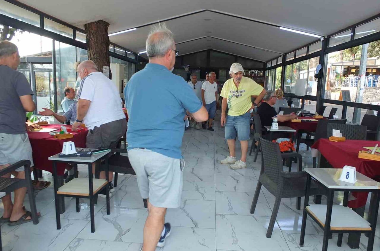 BRİÇ SALONU