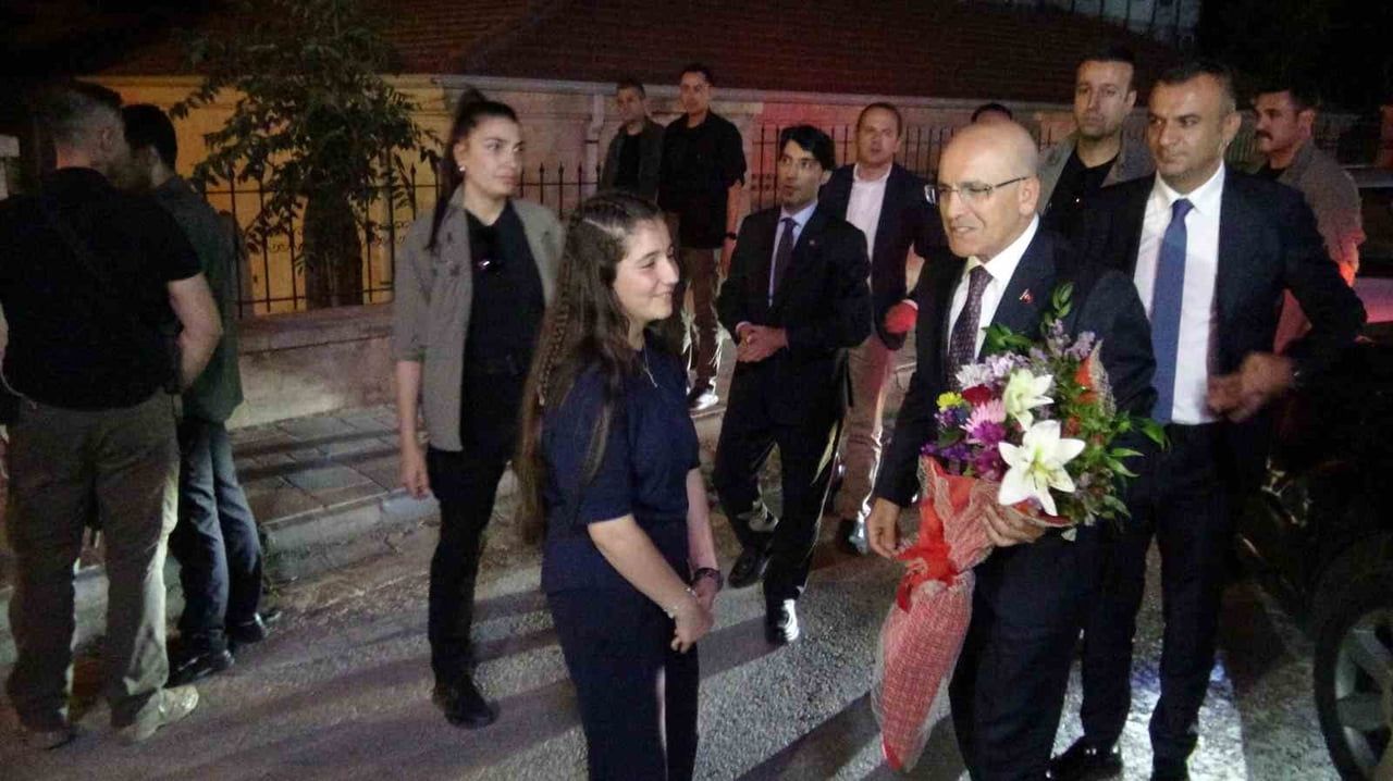 BAKAN MEHMET ŞİMŞEK GERCÜŞ’TE TOPLU AÇILIŞ TÖRENİNE KATILDI