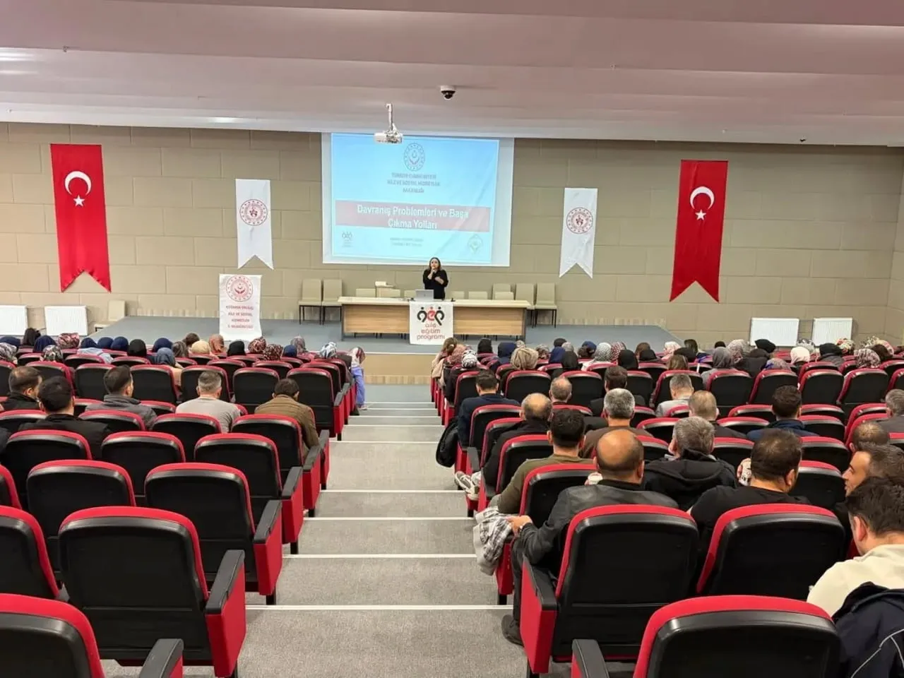 KÜTAHYA’DA PERSONELLERE AİLE BİLİNCİ VE ÇOCUK YETİŞTİRME EĞİTİMLERİ VERİLDİ